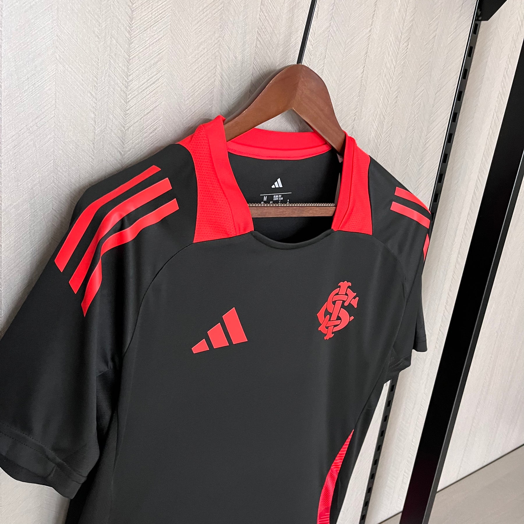 CAMISA INTERNACIONAL TREINO BLACK 25/26