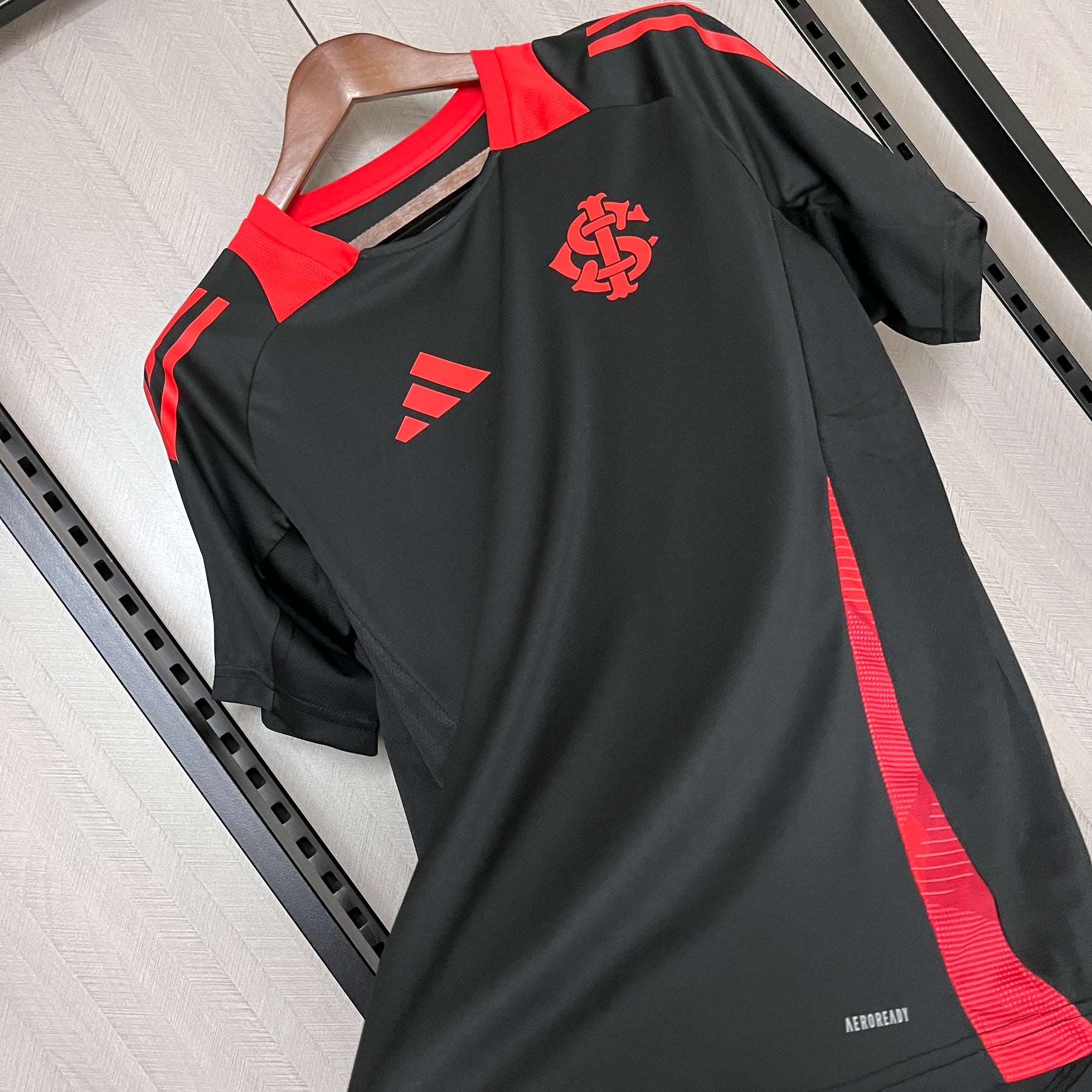 CAMISA INTERNACIONAL TREINO BLACK 25/26