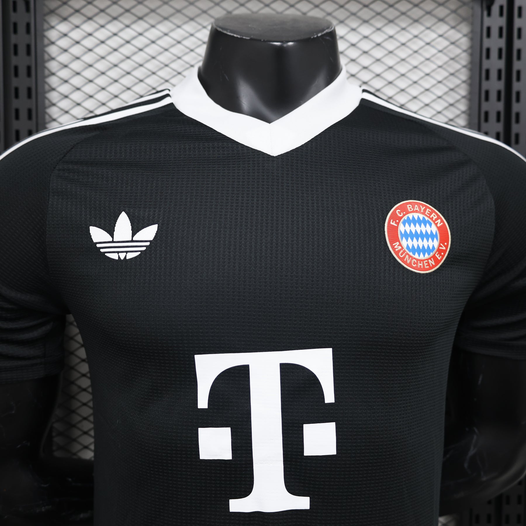 CAMISA BAYERN DE MUNICH VERSÃO JOGADOR BLACK 24/25